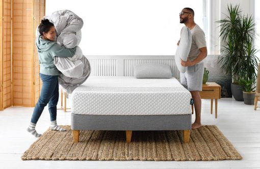 couple making up a leesa mattress